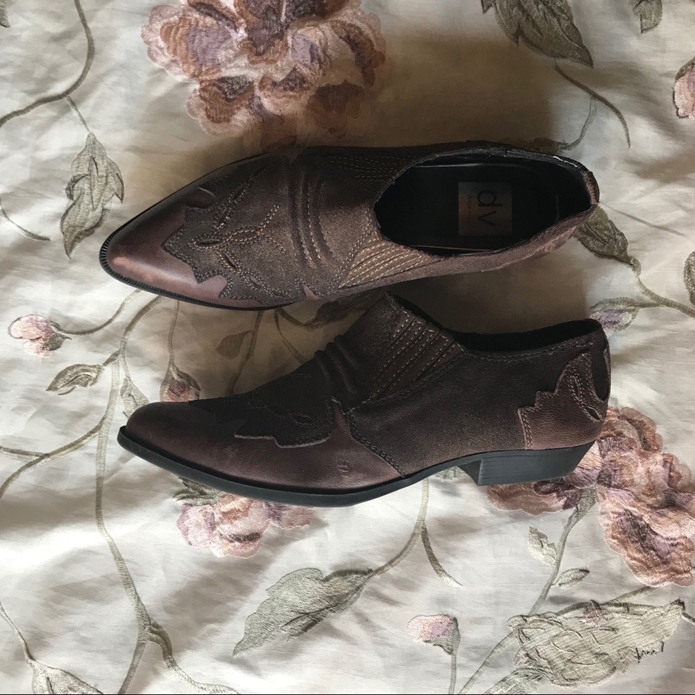 Dolce Vita Western Ankle Booties 🦄